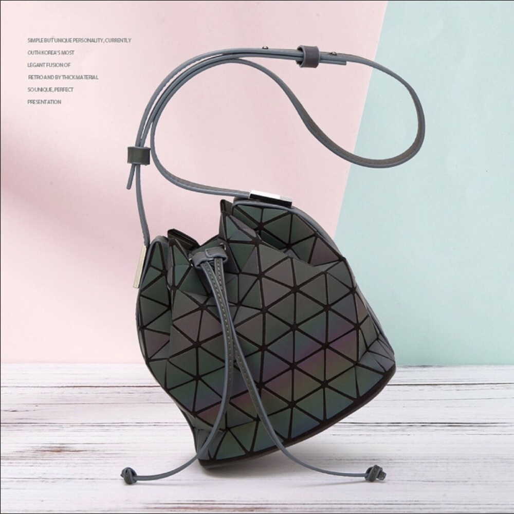 HOLOGRAPHIC BAG bucket LUMINIOUS
NEW latest trend
